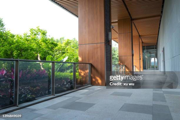 glass fence for balcony - ballustrade stockfoto's en -beelden