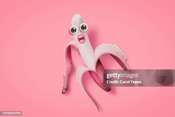 happy banana with google fake ayes in pink - googly eyes 個照片及圖片檔