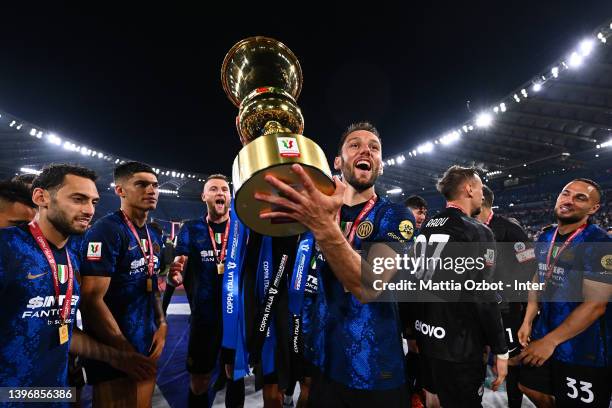Stefan De Vrij of FC Internazionale celebrate with the trophy after winning the Coppa Italia Final match between Juventus and FC Internazionale at...