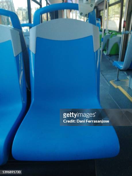 metropolitan line bus seat. - bus bench stock-fotos und bilder