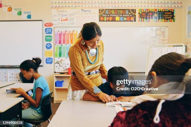 Native Classroom 3,035 Traditional Native American Clothing Stock Photos, High-Res ...