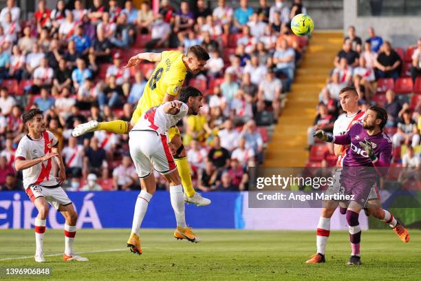 Juan Foyth of Villarreal CF scores their side's second goal during the La Liga Santander match between Rayo Vallecano and Villarreal CF at Campo de...
