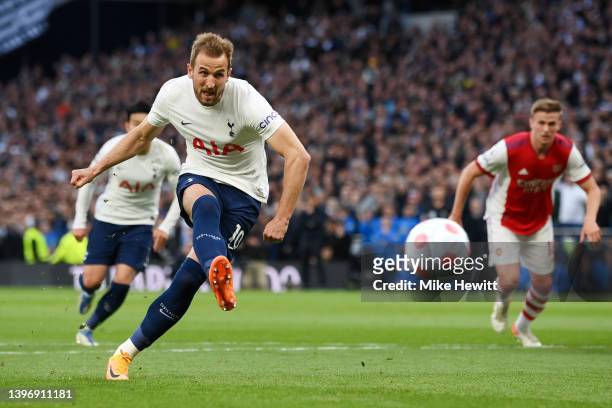 Harry Kane of Tottenham Hotspur scores their side's first goal from the penalty spot during the Premier League match between Tottenham Hotspur and...
