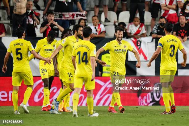 Alfonso Pedraza of Villarreal CF celebrates after scoring their side's fifth goal with team mates during the La Liga Santander match between Rayo...