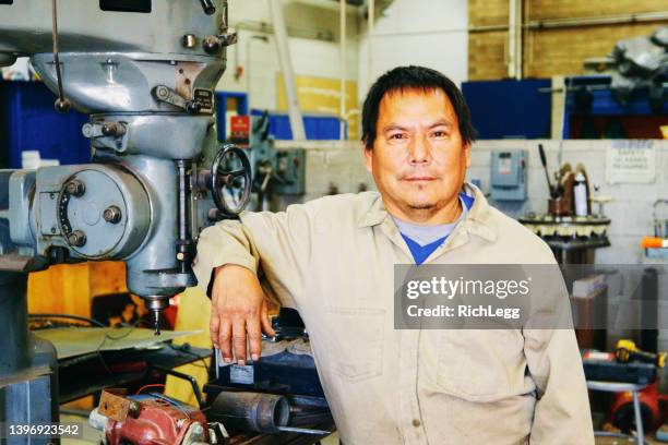 mechanic in a workshop - indien stock pictures, royalty-free photos & images