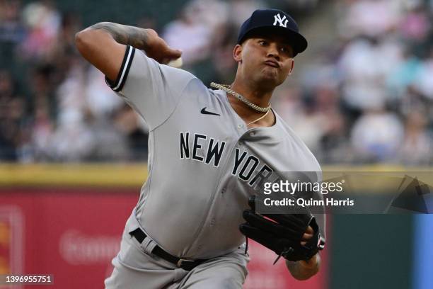 Starting pitcher Luis Gil of the New York Yankees delivers the baseball in the first inning against the Chicago White Sox at Guaranteed Rate Field on...