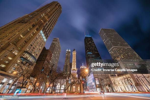 night scene of the magnificent mile, north michigan avenue, chicago, illinois. - magnificent mile stock pictures, royalty-free photos & images