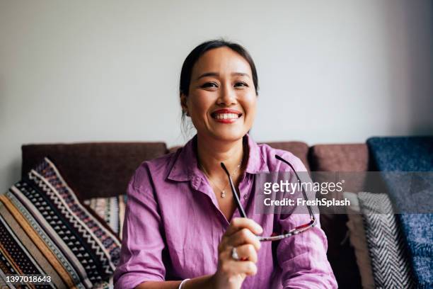 porträt asiatische frau - thai ethnicity stock-fotos und bilder