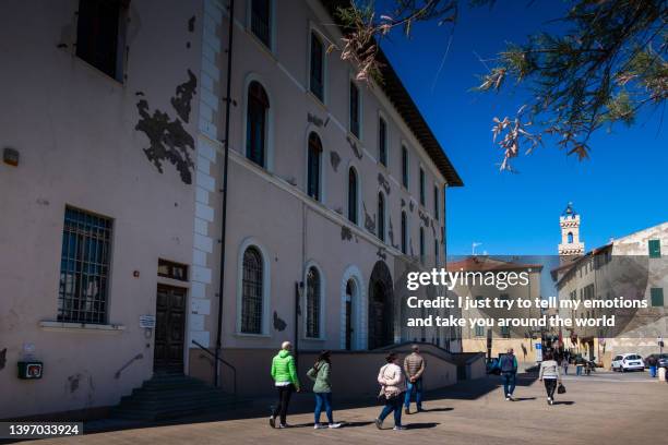 piombino and promontory - leghorn, tuscany, italy - port of leghorn - fotografias e filmes do acervo