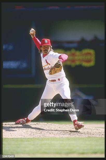 Pitcher Dennis Eckersley of the St. Louis Cardinals throws a pitch during a game against the Houston Astros at Busch Stadium in St. Louis, Missouri....
