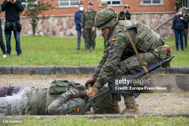 Two soldiers during a workshop on treatment of combat wounded in the 'Principe' regiment, at the Cabo Noval barracks, on 13 May, 2022 in Siero,...
