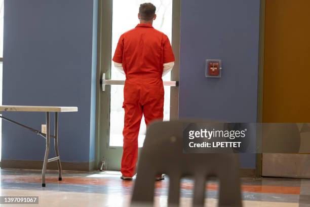 healthcare in a correctional facility - 囚犯 個照片及圖片檔