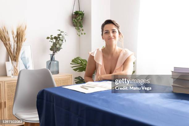 beautiful italian bride sitting in front of marriage certificate looking at the camera. - alliance mariage stock-fotos und bilder