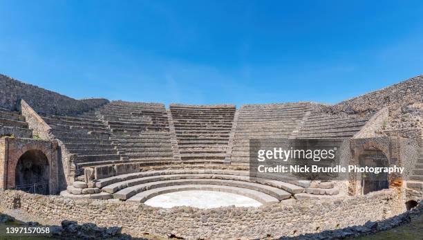 ruins of amphitheatre
,pompeii, italy. - roman forum 個照片及圖片檔