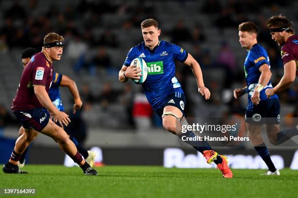 Dalton Papalii of the Blues charges forward during the round 13 Super Rugby Pacific match between the Blues and the Queensland Reds at Eden Park on...