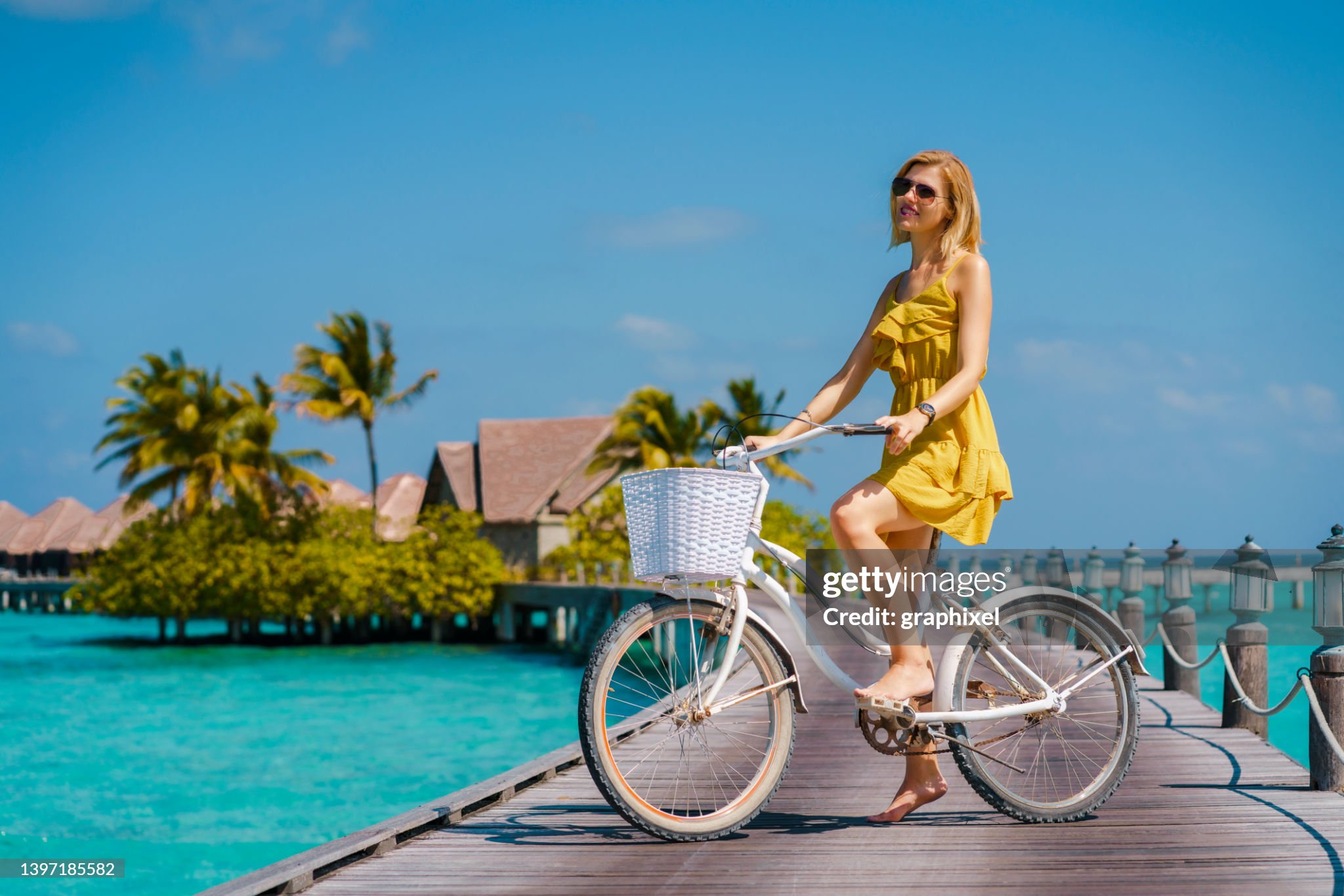 https://media.gettyimages.com/id/1397185582/photo/beautiful-woman-posing-with-bicycle-on-wooden-jetty.jpg?s=2048x2048&w=gi&k=20&c=U1aH9VhCsK81r8T-GkFN0tN-ytqzl_6C0Ekc5JwdtgM=