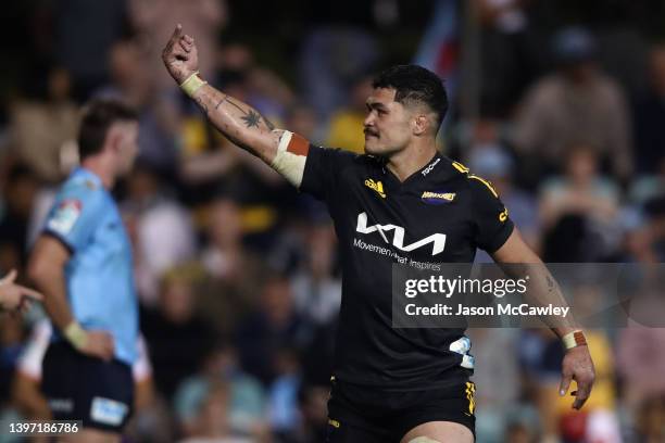 Du'Plessis Kirifi of the Hurricanes gestures to the crowd after winning the round 13 Super Rugby Pacific match between the NSW Waratahs and the...