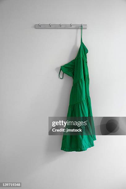 green dress - draped fotografías e imágenes de stock