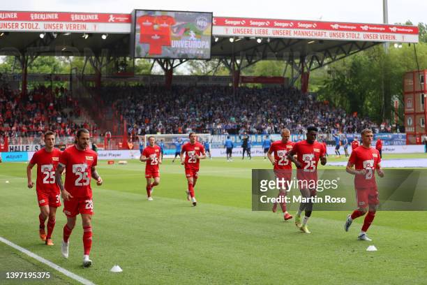 Union Berlin players warm up prior to the Bundesliga match between 1. FC Union Berlin and VfL Bochum at Stadion An der Alten Foersterei on May 14,...