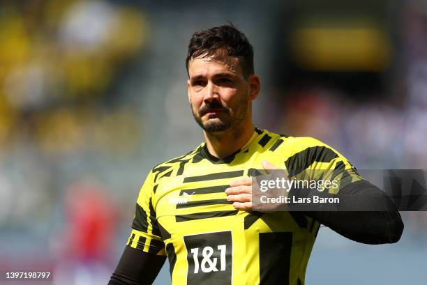 Roman Buerki of Borussia Dortmund acknowledges the fans prior to the Bundesliga match between Borussia Dortmund and Hertha BSC at Signal Iduna Park...