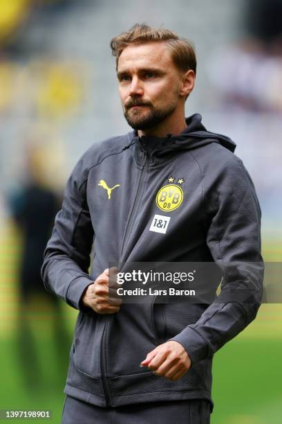 Marcel Schmelzer of Borussia Dortmund acknowledges the fans prior to the Bundesliga match between Borussia Dortmund and Hertha BSC at Signal Iduna...