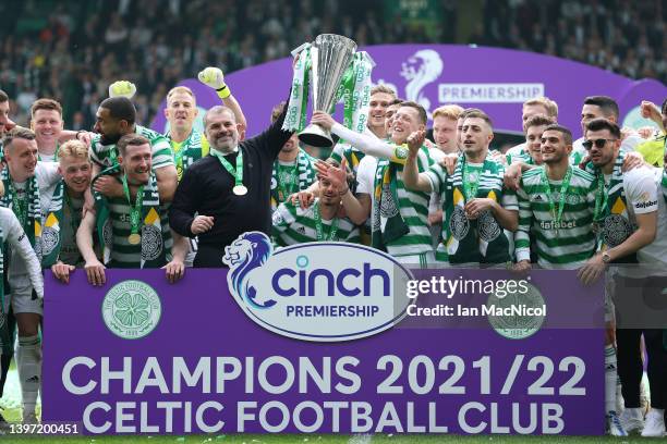 Callum McGregor and Angelos Postecoglou, Manager of Celtic lift The Cinch Premiership trophy after their sides victory during the Cinch Scottish...