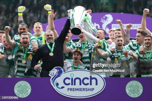 Callum McGregor and Angelos Postecoglou, Manager of Celtic lift The Cinch Premiership trophy after their sides victory during the Cinch Scottish...