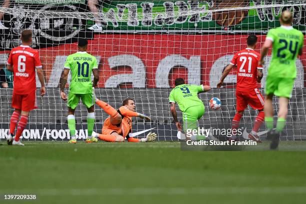Max Kruse of VfL Wolfsburg scores their team's second goal past Manuel Neuer of FC Bayern Muenchen during the Bundesliga match between VfL Wolfsburg...