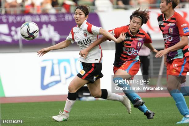 Yu Endo of Urawa Red Diamonds Ladies and Fukina Mizuno of INAC Kobe Leonessa compete for the ball during the WE League match between INAC Kobe...
