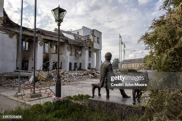 Sculpture of Ukrainian national hero and bard Taras Shevchenko sits near the ruins of the local Palace of Culture on May 14, 2022 in Dergachi,...