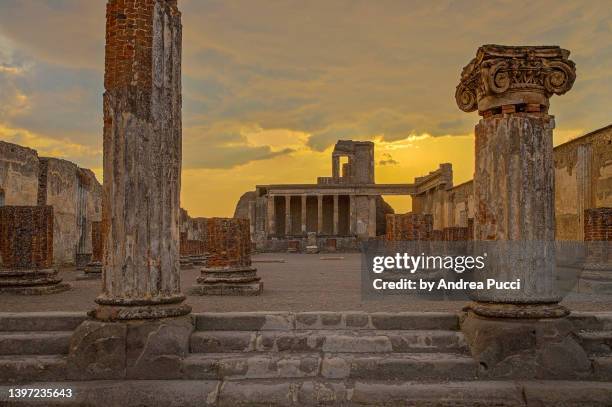 the basilica, pompeii, naples, campania, italy - pompeya fotografías e imágenes de stock