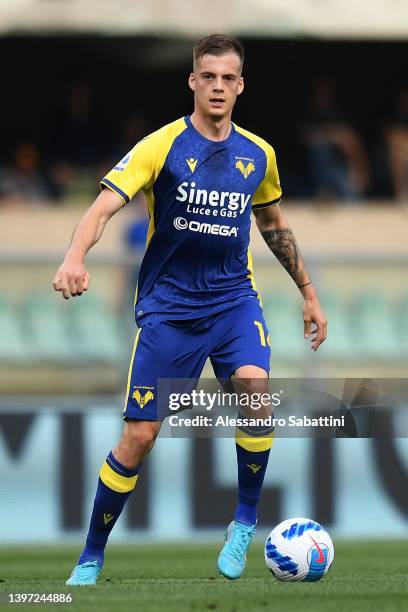 Ivan Ilic of Hellas Verona in action during the Serie A match between Hellas and Torino FC at Stadio Marcantonio Bentegodi on May 14, 2022 in Verona,...