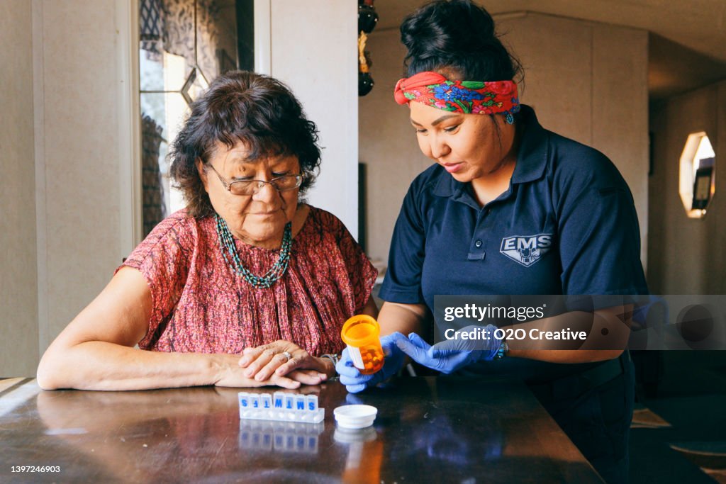 Senior Healthcare Assistance in einem Heim