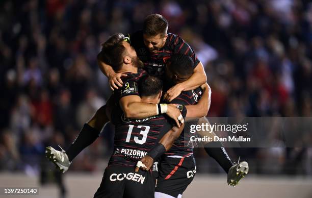 Jiuta Wainiqolo of Toulon celebrates with his team mates after scoring his side's third try during the EPCR Challenge Cup Semi Final match between RC...