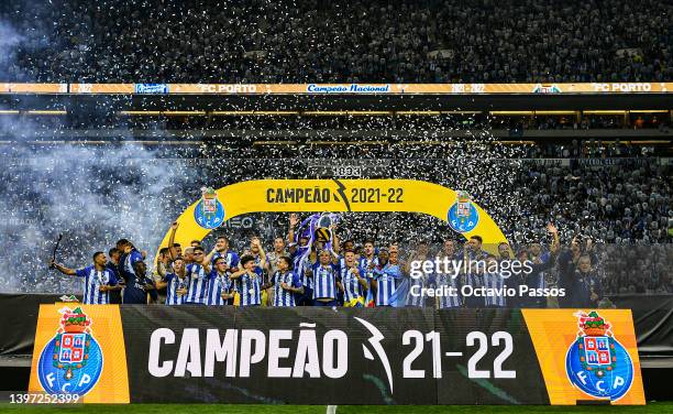 Porto players and coaching staff celebrate winning the title following the Liga Portugal Bwin match between FC Porto and GD Estoril Praia at Estadio...