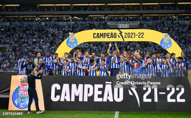 Fernando Andrade of FC Porto celebrates after scores his sides second  News Photo - Getty Images