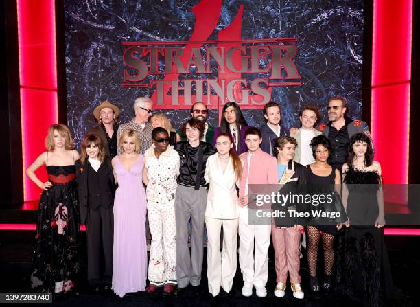 Jamie Campbell Bower, Matthew Modine, Millie Bobby Brown, Brett Gelman, Eduardo Franco, Joseph Quinn, Charlie Heaton, David Harbour, Maya Hawke,...