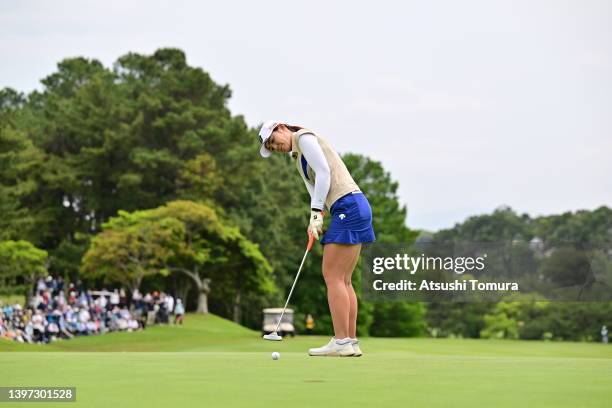 Ayaka Takahashi of Japan attempts a putt on the 18th green during the playoff first hole following the final round of the Hoken no Madoguchi Ladies...