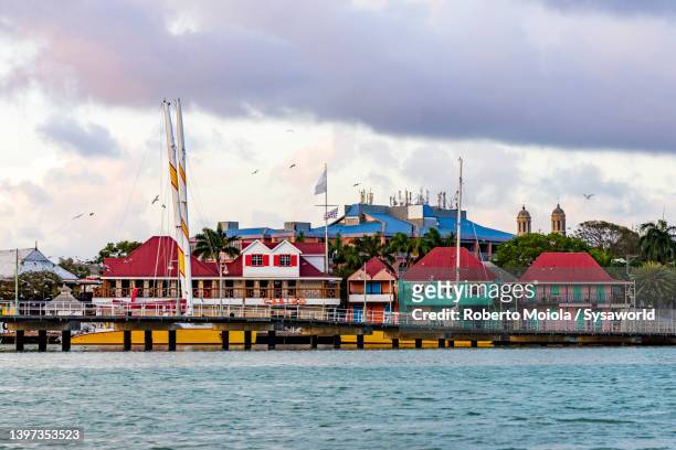 heritage quay shooping area by the harbor, antigua - st john's antigua & barbuda stock-fotos und bilder