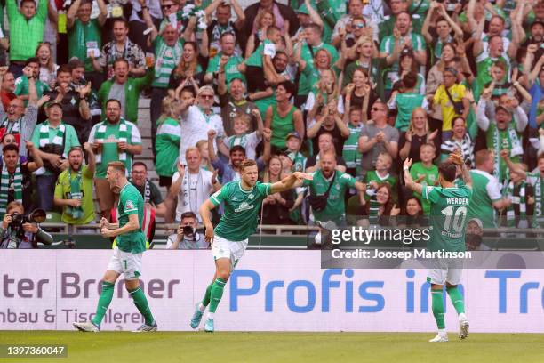 Niclas Fullkrug of SV Werder Bremen celebrates scoring their side's first goal during the Second Bundesliga match between SV Werder Bremen and SSV...