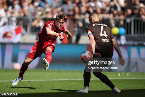 Leonardo Koutris of Duesseldorf in action during the Second Bundesliga match between FC St. Pauli and Fortuna Düsseldorf at Millerntor Stadium on May...