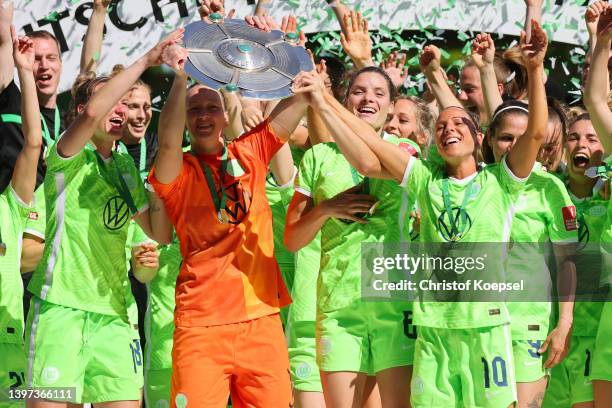 Almuth Schult of Wolfsburg lifts the championship trophy after the FLYERALARM Frauen-Bundesliga match between VfL Wolfsburg women and Bayer 04...