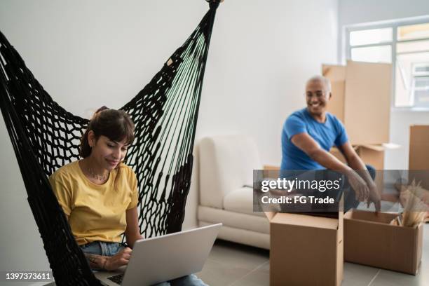 156 Unboxing New Computer Stock Photos, High-Res Pictures, and Images ...