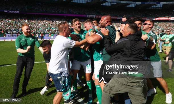 Marvin Ducksch and Niclas Fullkrug of SV Werder Bremen celebrate with fans after the final whistle of the Second Bundesliga match between SV Werder...