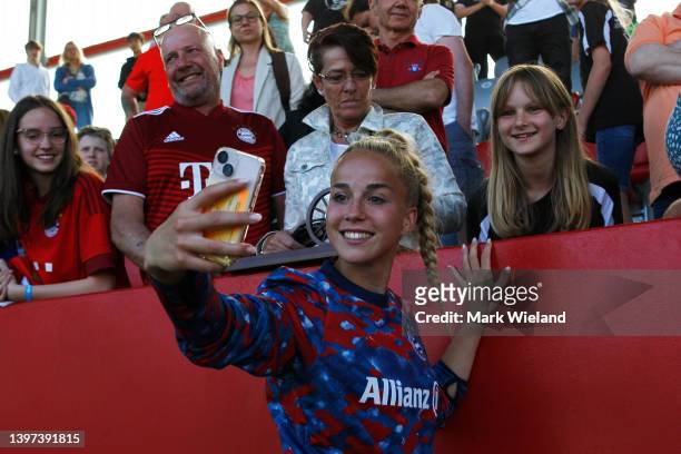 Giulia Gwinn takes a selfie with fans after the FLYERALARM Frauen-Bundesliga match between FC Bayern Muenchen and Turbine Potsdam at FC Bayern Campus...