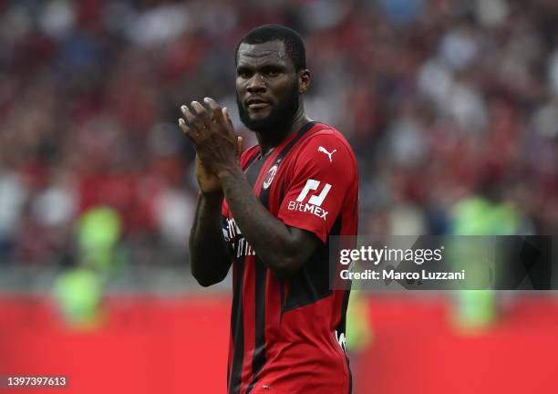 Franck Kessie of AC Milan celebrates following the Serie A match between AC Milan and Atalanta BC at Stadio Giuseppe Meazza on May 15, 2022 in Milan,...