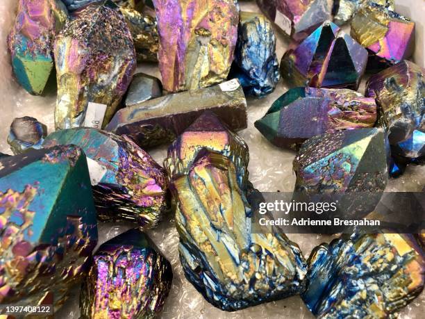 chunks of rainbow titanium - titânio imagens e fotografias de stock