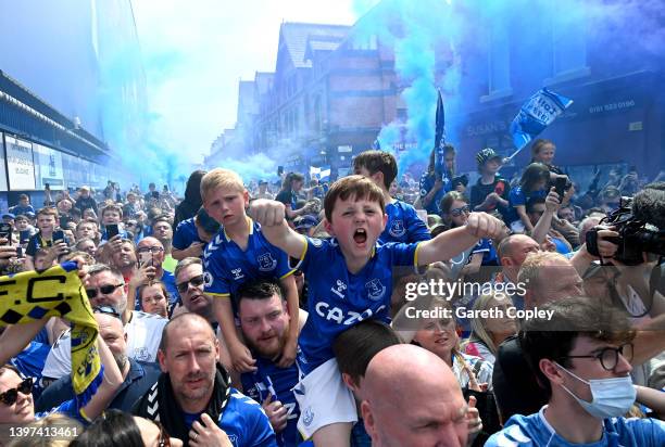 Everton fans wait to greet the team bus ahead of the Premier League match between Everton and Brentford at Goodison Park on May 15, 2022 in...