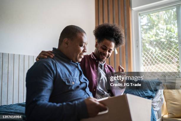 Parents Help Move Out Adult Child Leaving Home Photos and Premium High Res Pictures - Getty ...