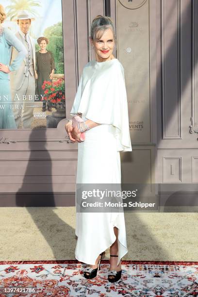 Elizabeth McGovern attends the "Downton Abbey: A New Era" New York Premiere at the Metropolitan Opera House on May 15, 2022 in New York City.